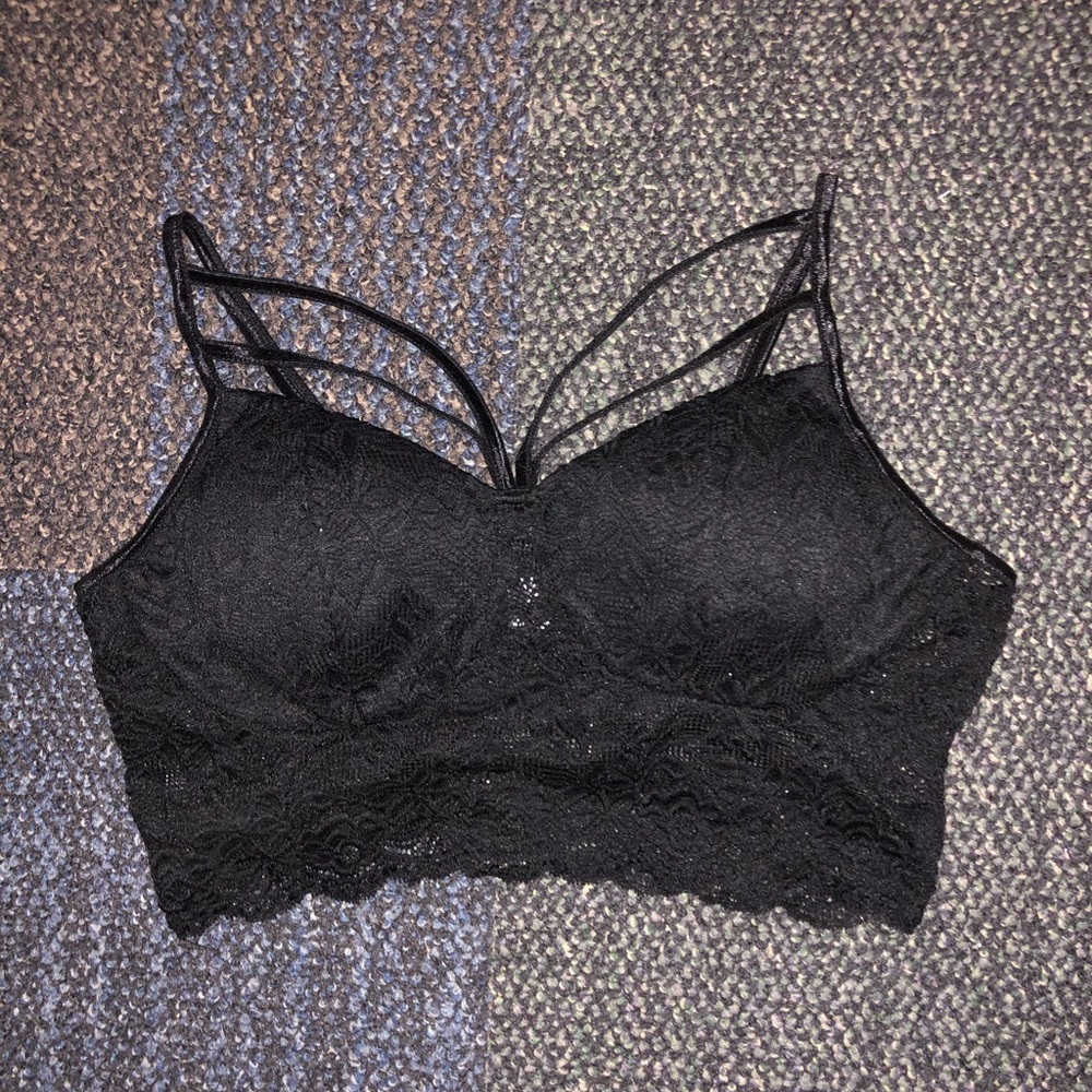 Windsor black lacy cropped tank